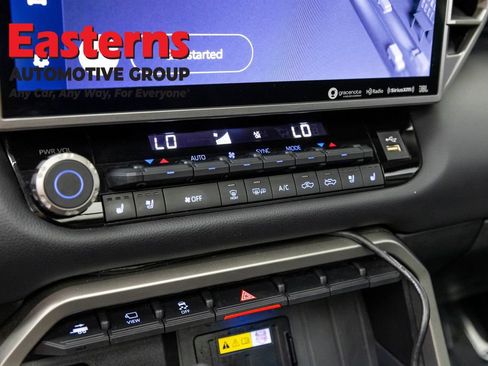 Used 2023 Toyota Tundra Limited AWD/4WD image 19