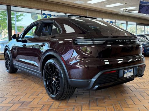 Used 2025 Porsche Macan Electric RWD image 7