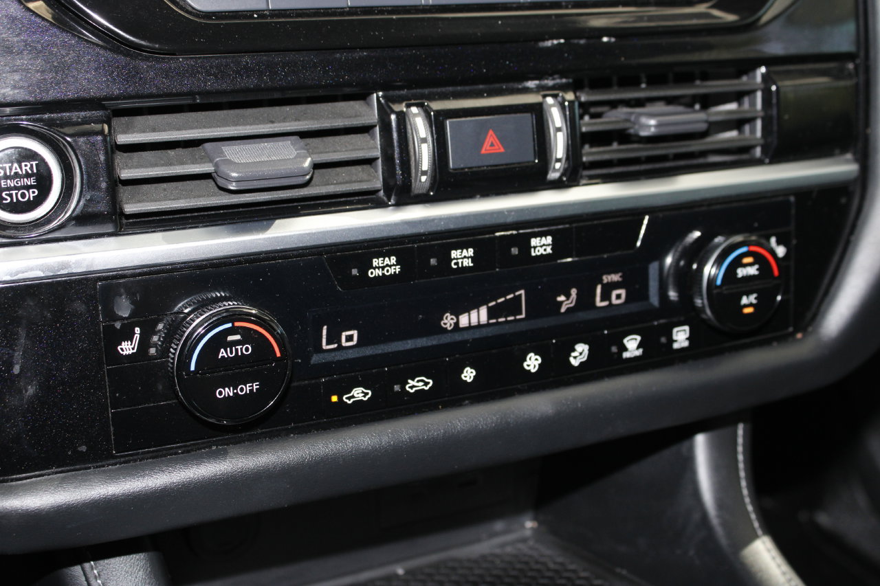 Used 2023 Nissan Pathfinder SV AWD/4WD image 18