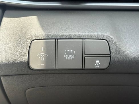Used 2025 Hyundai Elantra Hybrid FWD image 25