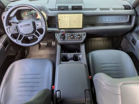 Used 2025 Land Rover Defender 110 image 15