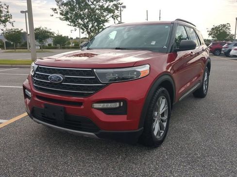 Used 2021 Ford Explorer XLT w/ Equipment Group 202A AWD/4WD image 8