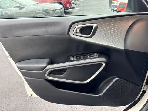 Certified 2025 Kia Soul S FWD image 22