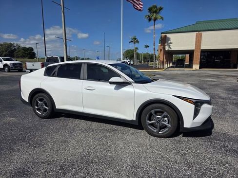 Used 2025 Kia K4 LXS image 2