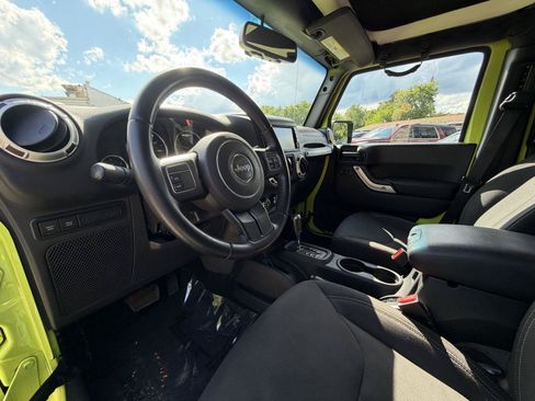 Used 2016 Jeep Wrangler Unlimited Rubicon AWD/4WD image 10
