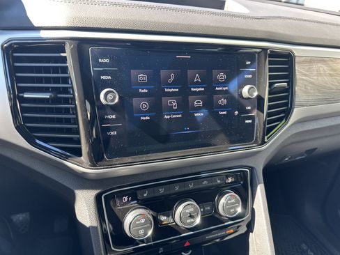 Used 2022 Volkswagen Atlas Cross Sport SE image 17