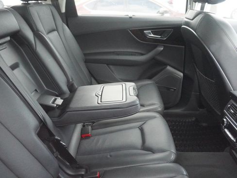 Used 2018 Audi Q7 3.0T Prestige w/ Prestige Package AWD/4WD image 11