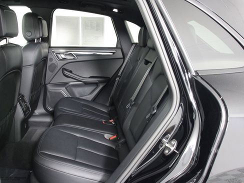 Certified 2025 Porsche Macan image 33