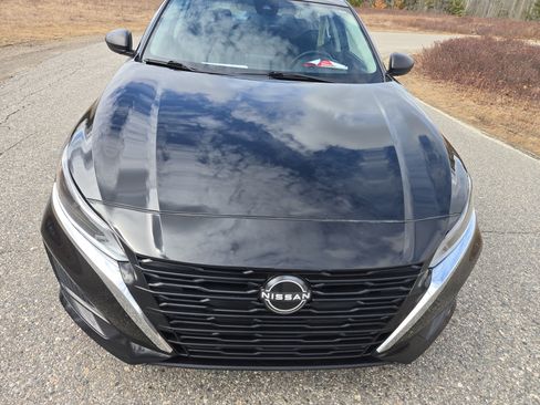 Used 2024 Nissan Altima 2.5 SV image 2