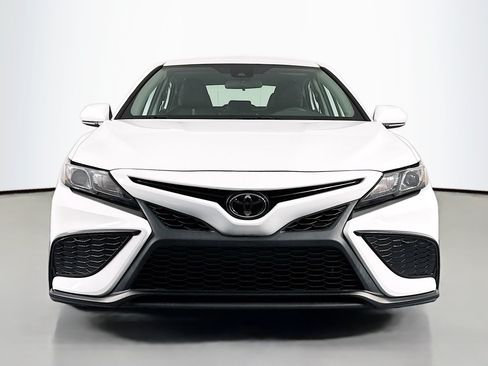 Used 2023 Toyota Camry SE AWD/4WD image 2