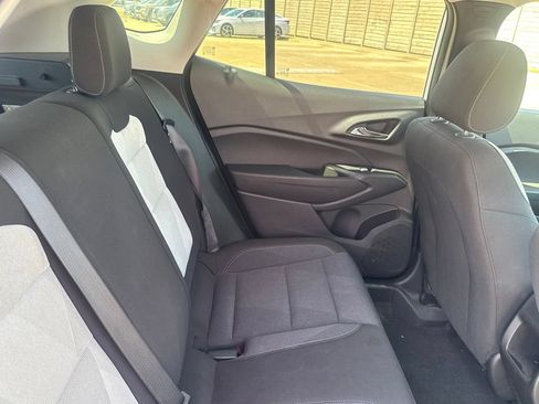 Used 2025 Chevrolet Trax LS FWD image 32