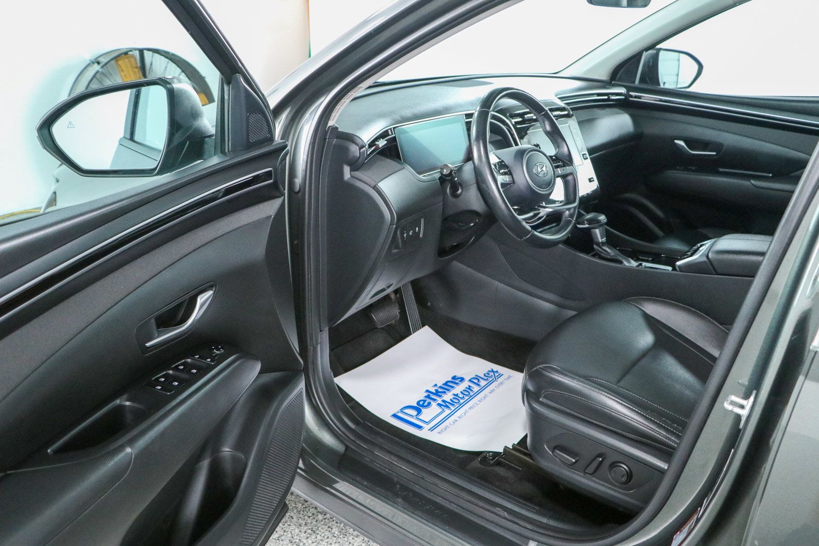 Used 2023 Hyundai Tucson SEL w/ Convenience Package FWD image 3