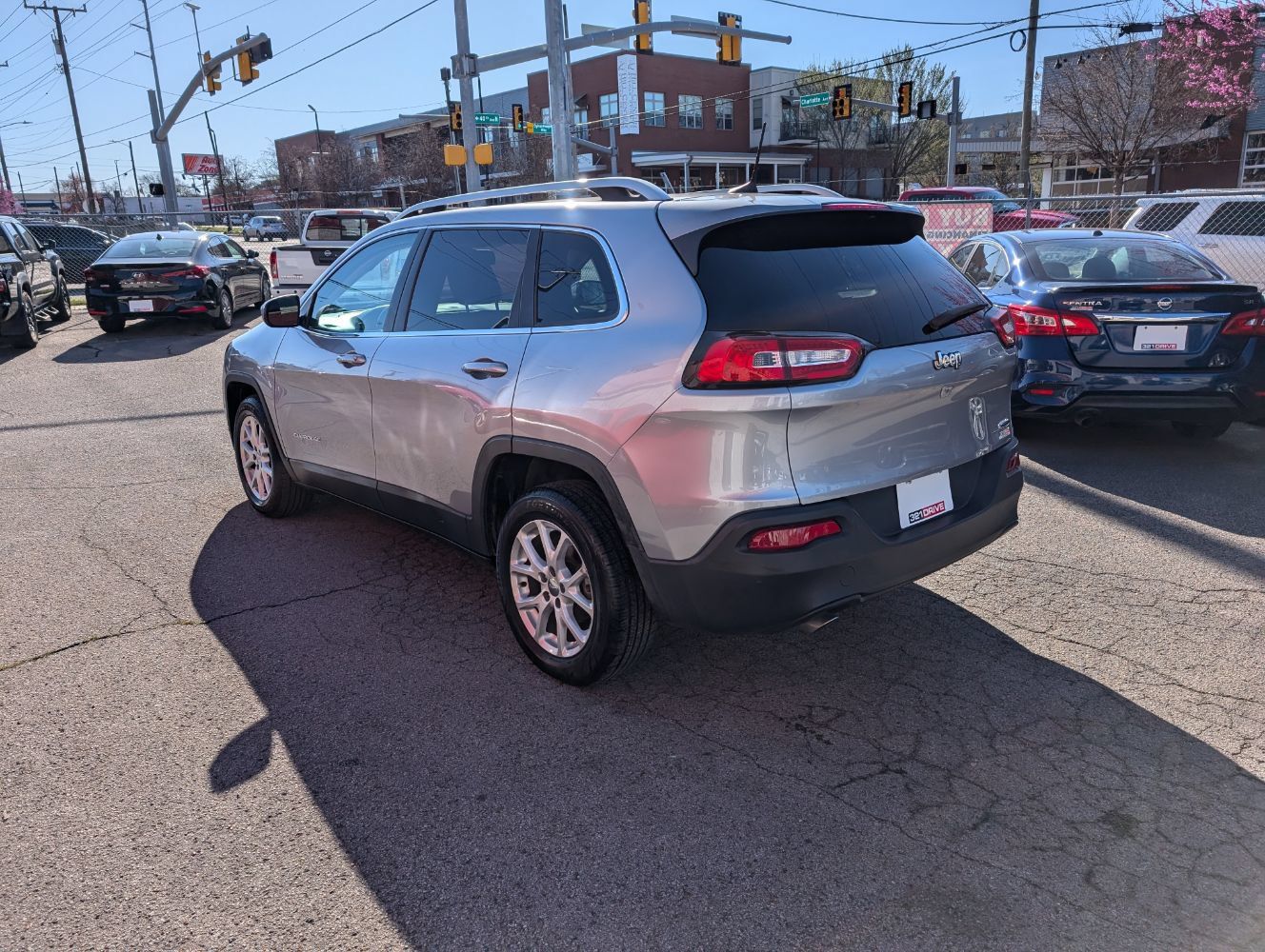 Used 2018 Jeep Cherokee Latitude FWD image 8