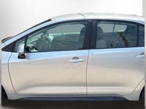 Used 2024 Toyota Corolla SE image 2