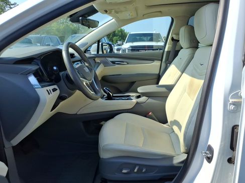 Used 2023 Cadillac XT5 Premium Luxury w/ Technology Package FWD image 18
