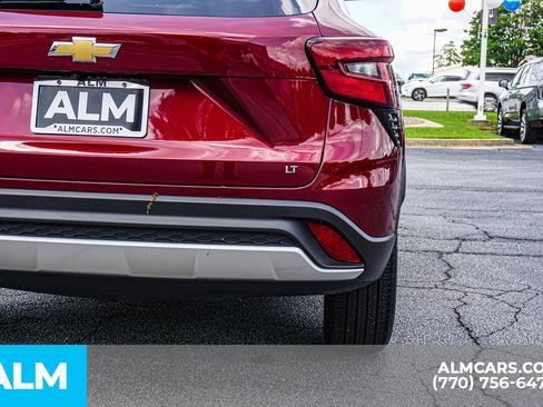 Used 2025 Chevrolet Trax LT w/ LT Convenience Package FWD image 18