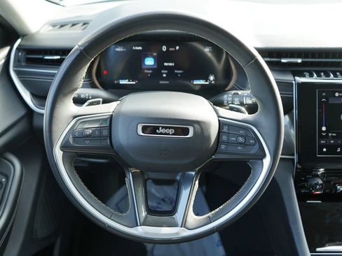 Used 2023 Jeep Grand Cherokee L Laredo RWD image 18