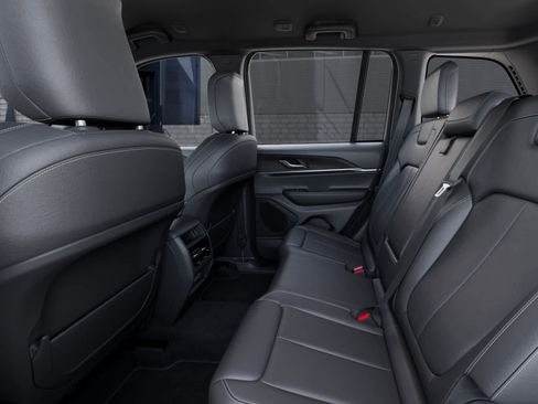 New 2025 Jeep Grand Cherokee Limited image 23