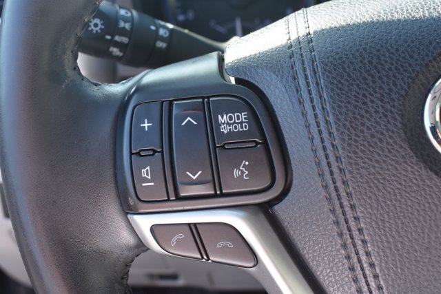 Used 2018 Toyota Highlander XLE FWD image 23