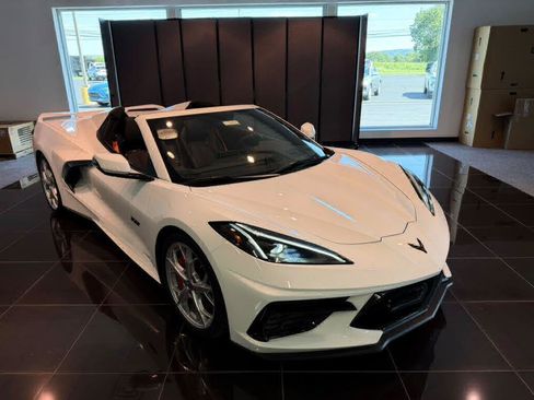 Used 2023 Chevrolet Corvette Stingray Premium Conv w/ Z51 Performance Package RWD image 9