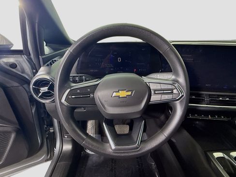 Used 2025 Chevrolet Equinox EV LT image 13