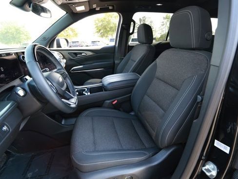 Used 2025 Chevrolet Traverse LT w/ Enhanced Driving Package image 25