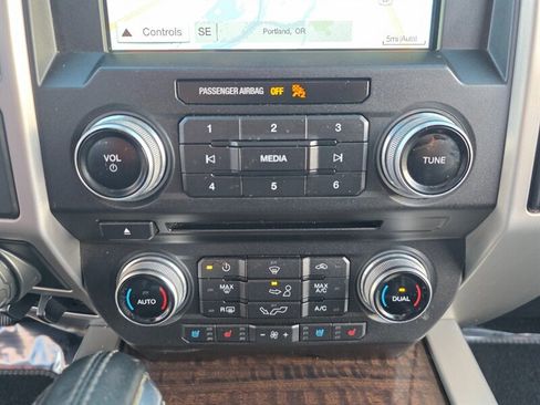 Used 2017 Ford F150 Platinum w/ Equipment Group 701A Luxury image 19