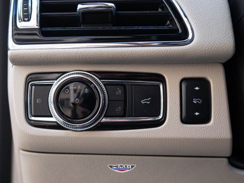 Used 2018 Lincoln Navigator Select w/ Technology Package image 42