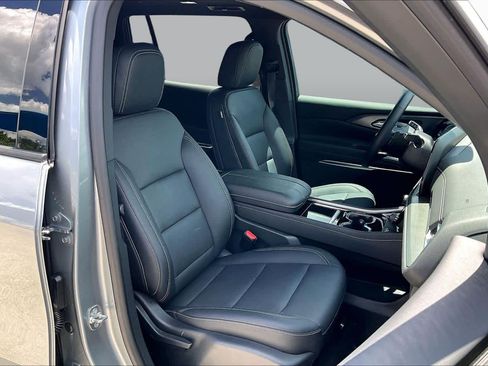 Used 2024 Chevrolet Traverse LT FWD image 8