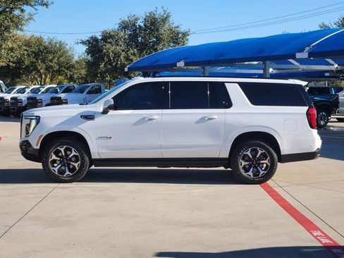 Used 2025 GMC Yukon XL AT4 w/ AT4 Premium Package image 13