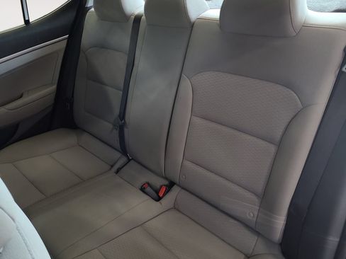 Used 2019 Hyundai Elantra SE FWD image 13