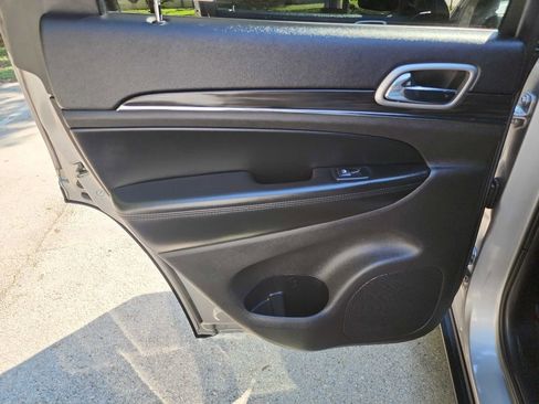 Used 2019 Jeep Grand Cherokee Limited w/ Luxury Group II image 29