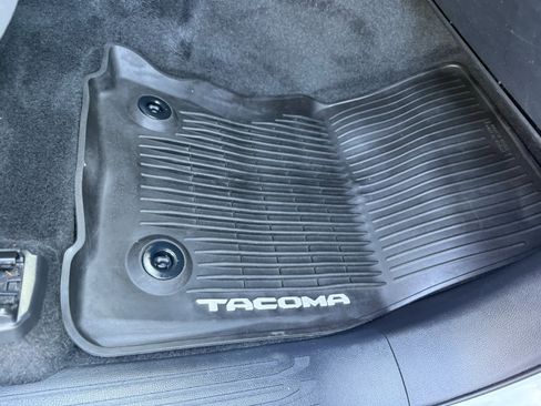 Used 2024 Toyota Tacoma SR5 AWD/4WD image 8