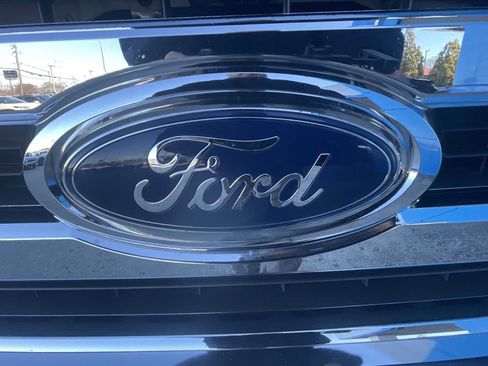 Used 2023 Ford E-350 and Econoline 350 Super Duty w/ Power Windows & Locks Group image 25