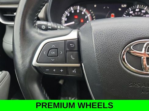 Used 2023 Toyota Highlander L image 11