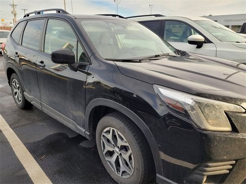 Used 2023 Subaru Forester Premium image 8