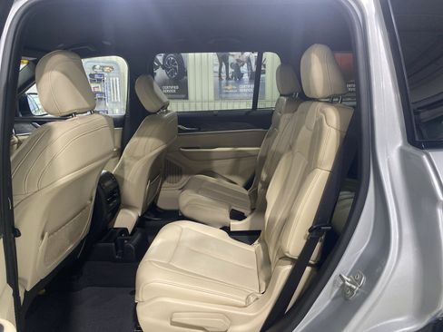 Used 2023 Jeep Grand Cherokee L Limited w/ Luxury Tech Group II AWD/4WD image 12