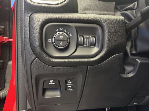 Used 2024 RAM 1500 Laramie AWD/4WD image 14