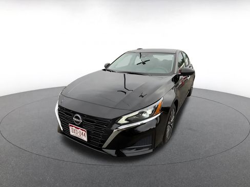 Used 2025 Nissan Altima 2.5 SV FWD image 7