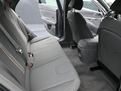 Certified 2025 Hyundai Elantra Sport image 26