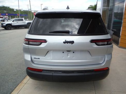 New 2025 Jeep Grand Cherokee L Altitude AWD/4WD image 8