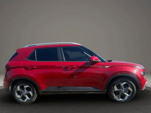 Used 2022 Hyundai Venue SEL w/ Cargo Package FWD image 4