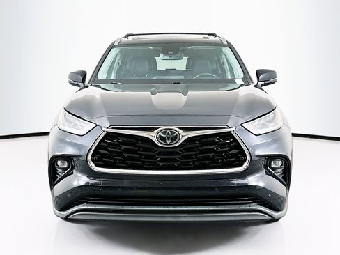 Used 2020 Toyota Highlander Limited image 2