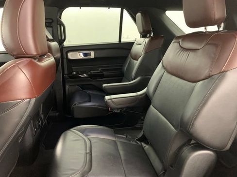 Used 2022 Ford Explorer Platinum w/ Technology Package AWD/4WD image 11