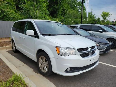 Used 2018 Dodge Grand Caravan SXT FWD image 3