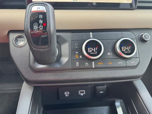Used 2023 Land Rover Defender 110 X-Dynamic SE image 22