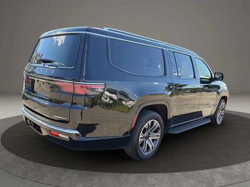 Used 2023 Jeep Wagoneer L Series II AWD/4WD image 5