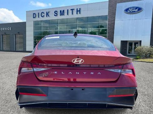 Used 2025 Hyundai Elantra SEL image 5