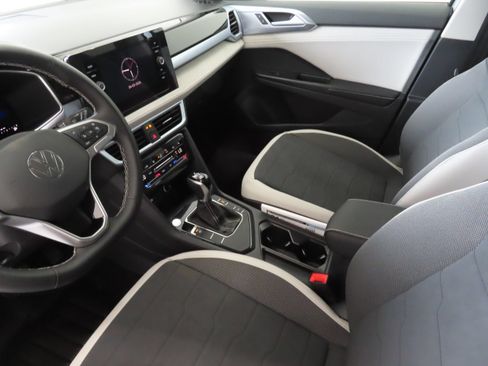 New 2026 Volkswagen Taos SE FWD image 19