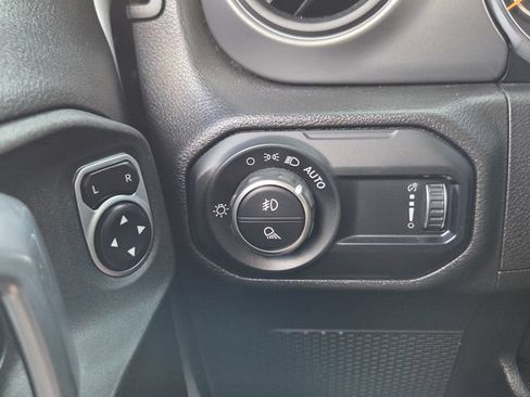 Used 2023 Jeep Gladiator Sport AWD/4WD image 15